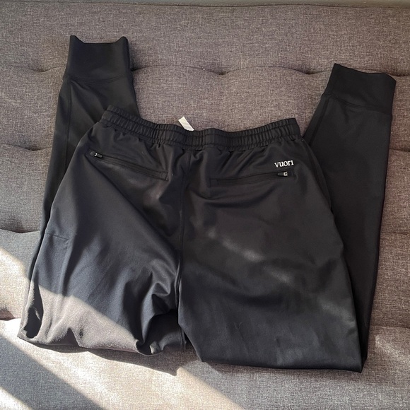 Vuori Men's Charcoal Joggers Size Small - Picture 2 of 3